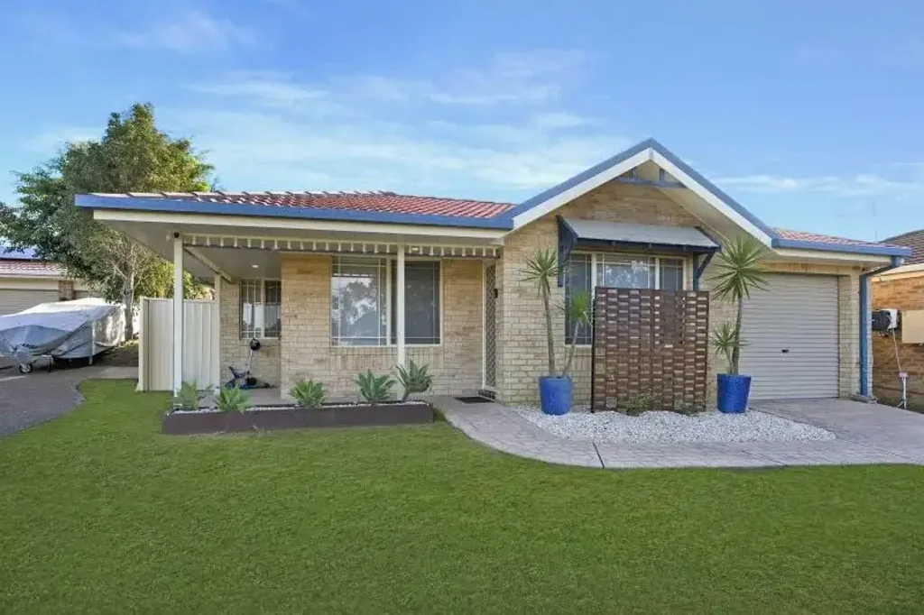 Blue Haven 3房  Immaculate Renovated Home – Walk to Everything