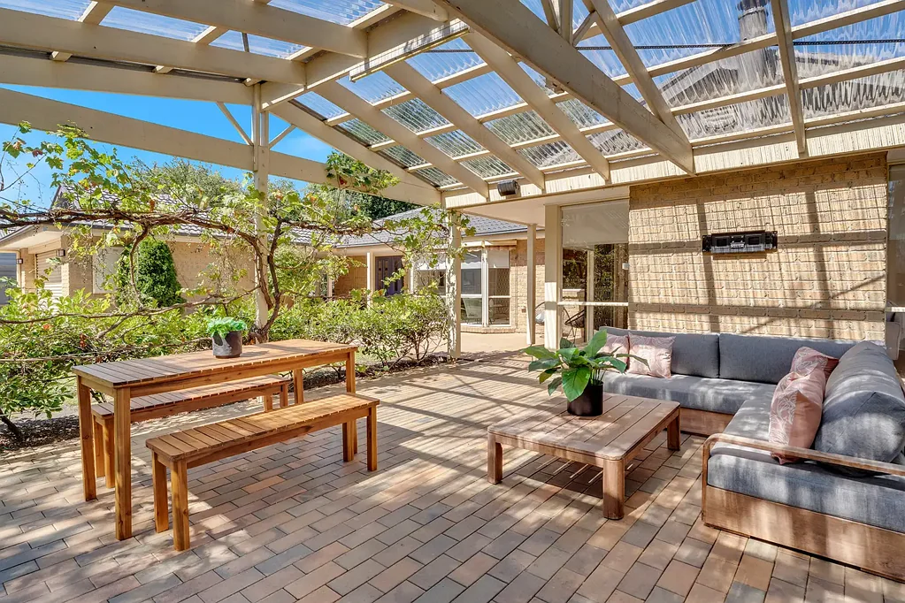 New Gisborne 4房  Attractive, large family home in a quiet New Gisborne court - 1258 square metre block
