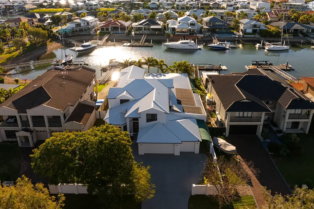 Newport 4침실 PALATIAL WATERFRONT HAVEN WITH UNMATCHED RESORT LIFESTYLE