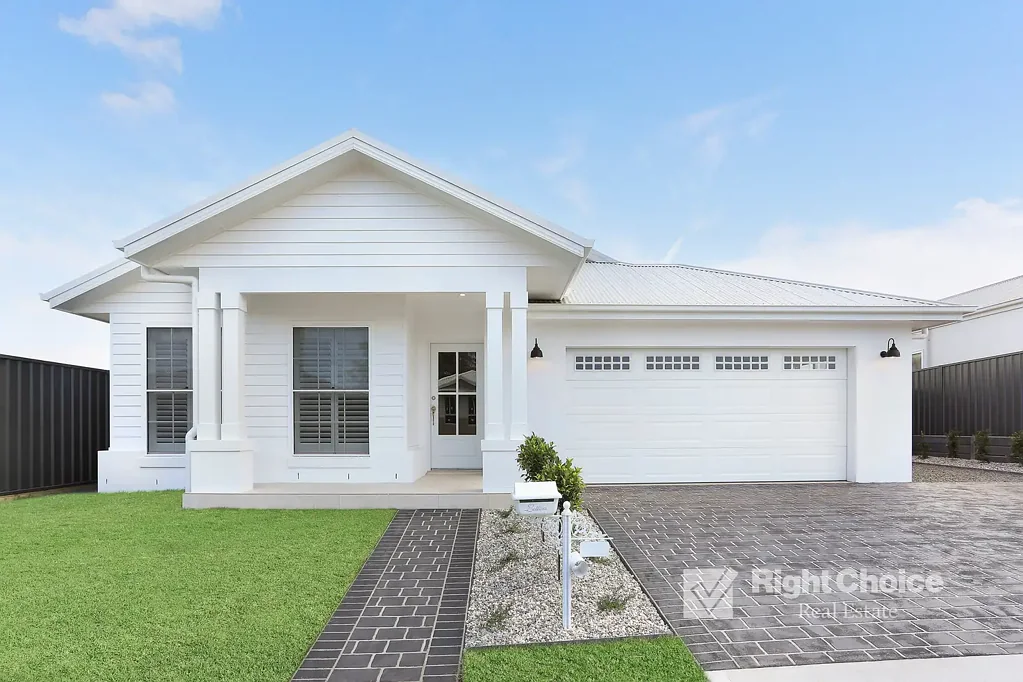 Badagarang 4कमरा Brand New Hamptons-Inspired Home with Stunning Escarpment Views