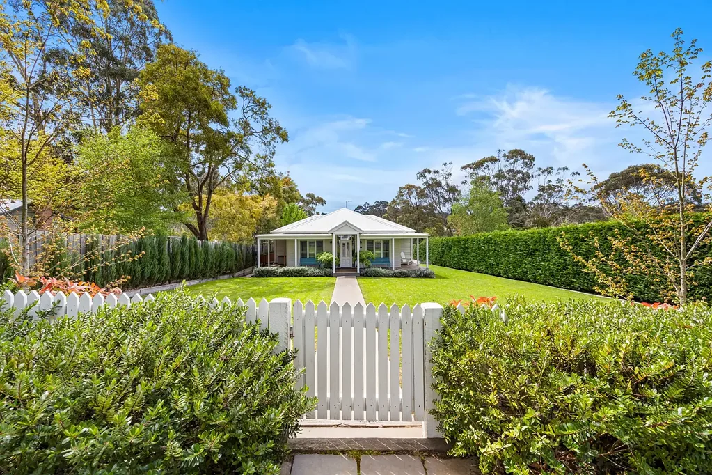 10A Tennyson Street East, Gordon, VIC 3345