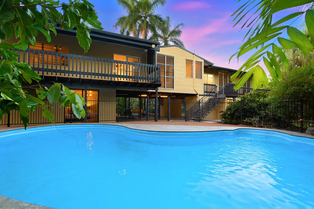 Rapid Creek 5房  Expansive entertainer within strolling distance of the foreshore!