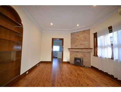 9 Vivienne Street, Kingsgrove, South Western Suburbs, 3 habitaciones, 1 baños, House