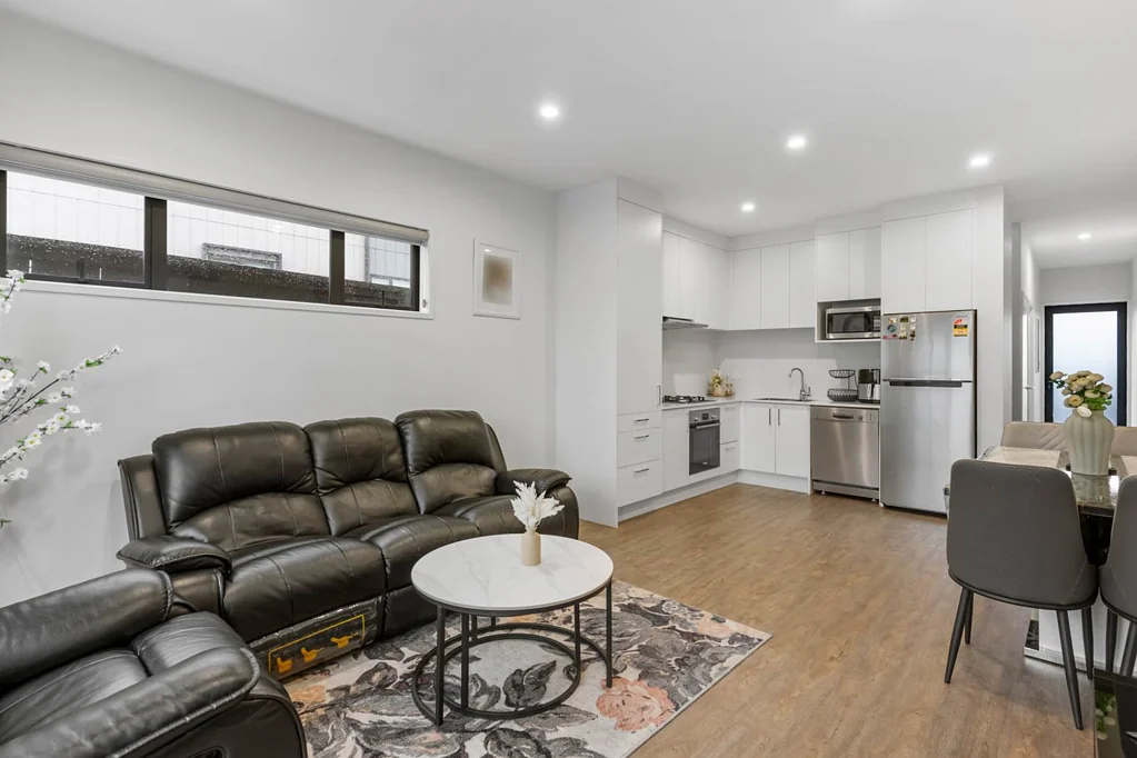 Totara Park 3 Bedroom Prime Corner Home with Plenty of Parking – Tot...