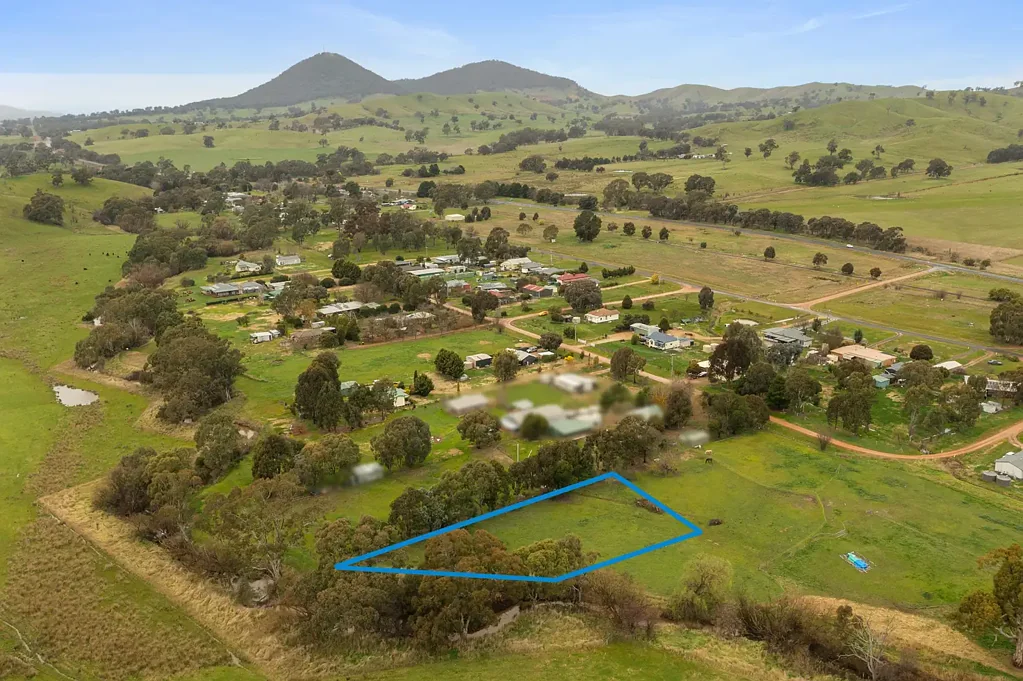 Maindample A rare find - affordable land overlooking the creek!