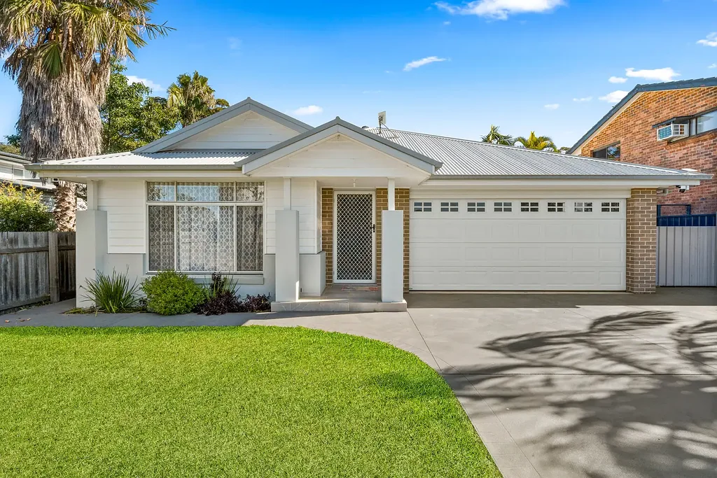 Ulladulla 6 Bedroom DUAL OCCUPANCY OPPORTUNITY - LIVE, RENT OR EXTEND THE FAMILY