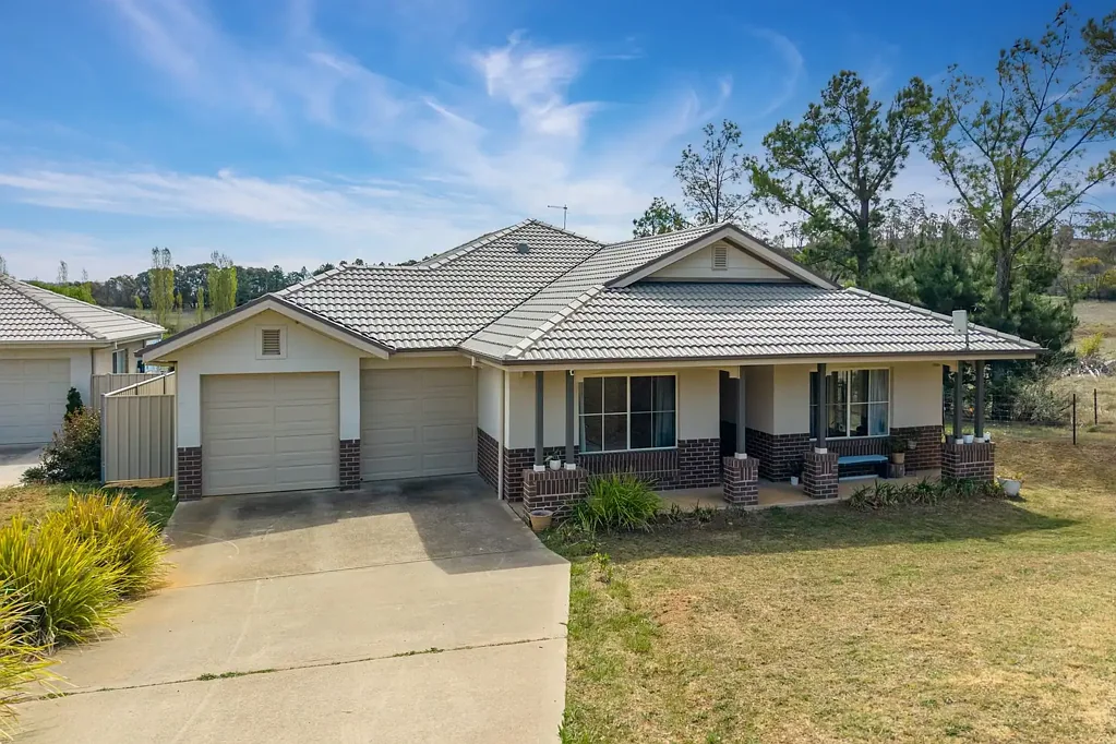 Armidale 4ਬੈੱਡਰੂਮ Modern Comfort Meets Relaxed Acreage Living