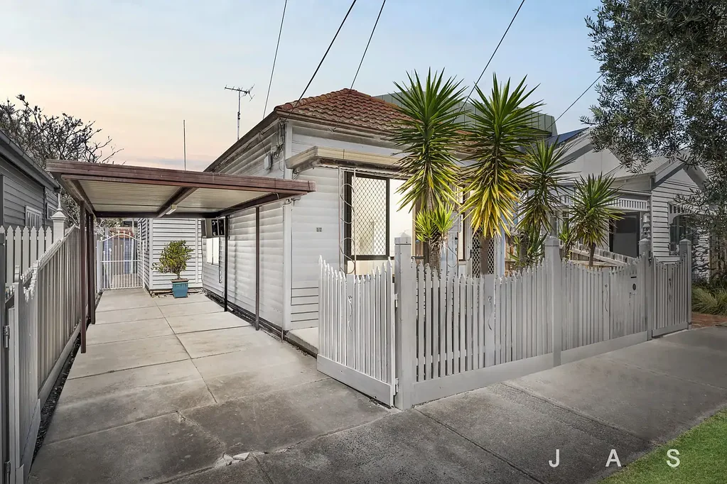 Yarraville 3कमरा Move-In Ready Convenience, With Scope to Transform