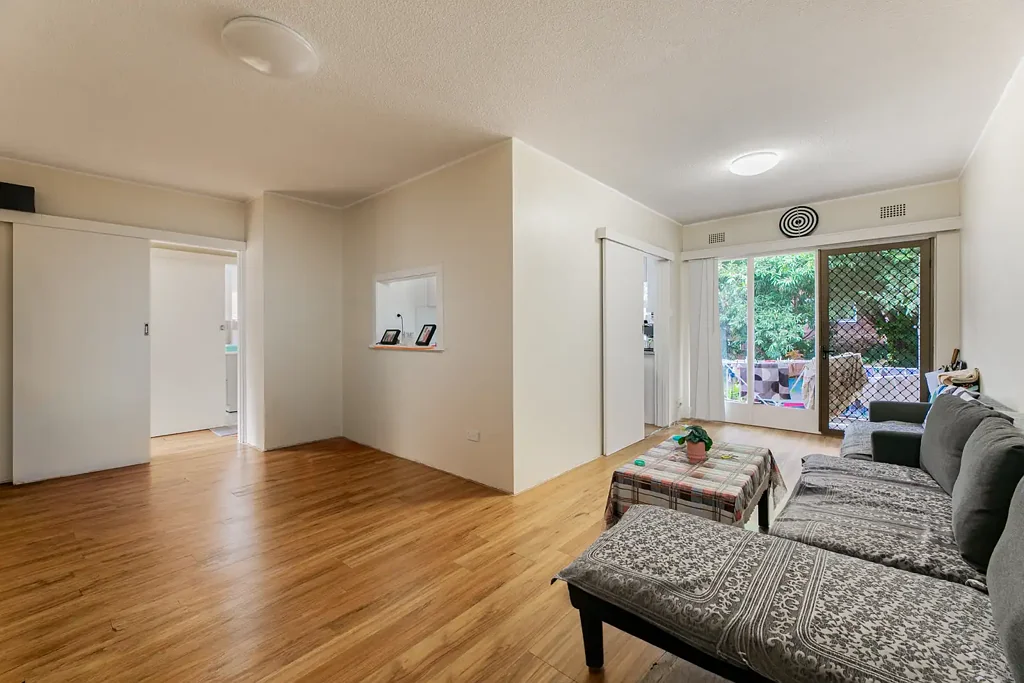 Burwood 2Kwarto Perfect First Home or Smart Investment in the Heart of Burwood