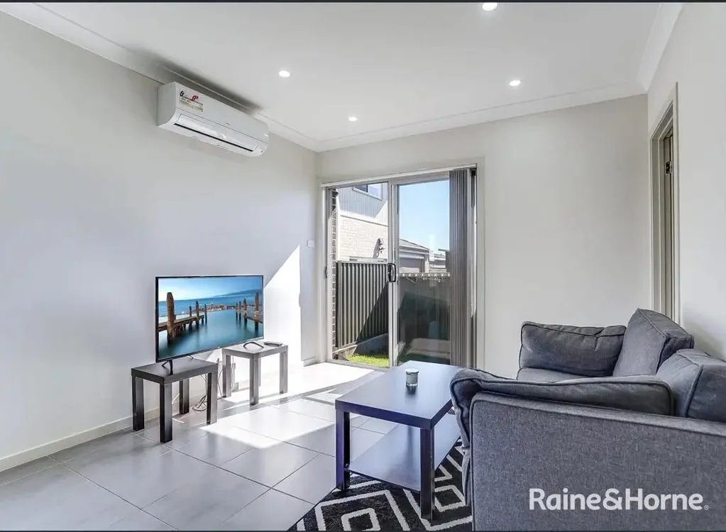 MODERN ONE BEDROOM FURNISHED GRANNY FLAT