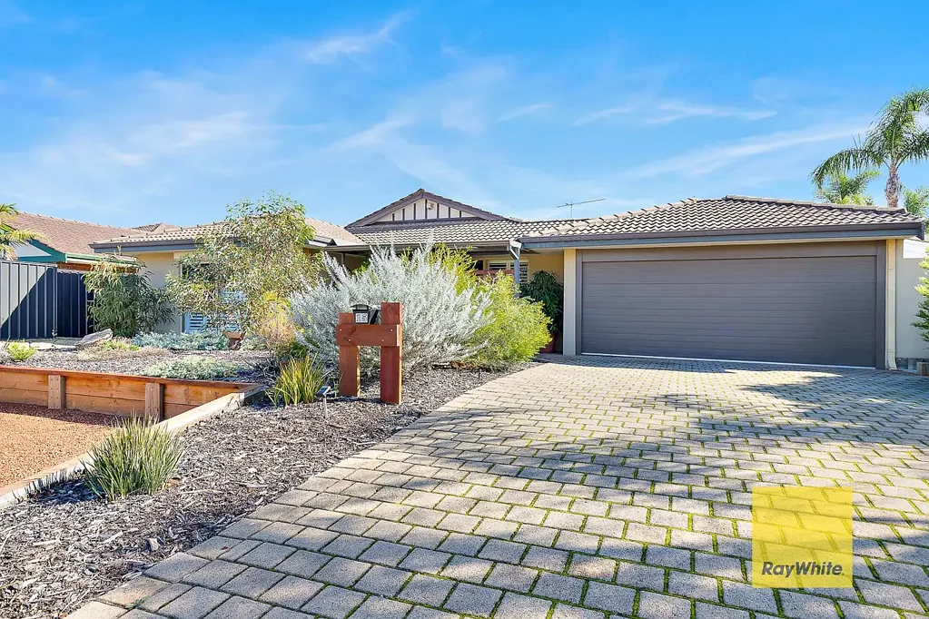 Thornlie 4ห้องนอน The Ultimate Family Entertainer with Pool & Patio Living