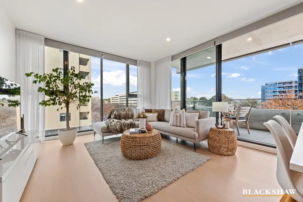 Campbell 2ਬੈੱਡਰੂਮ Scandinavian Sophistication Meets Canberra Charm – Welcome to 225/1 Kalma Way Street Campbell.