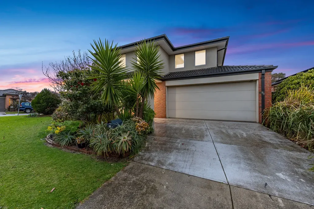 65 Fallingwater Drive, Pakenham, VIC 3810