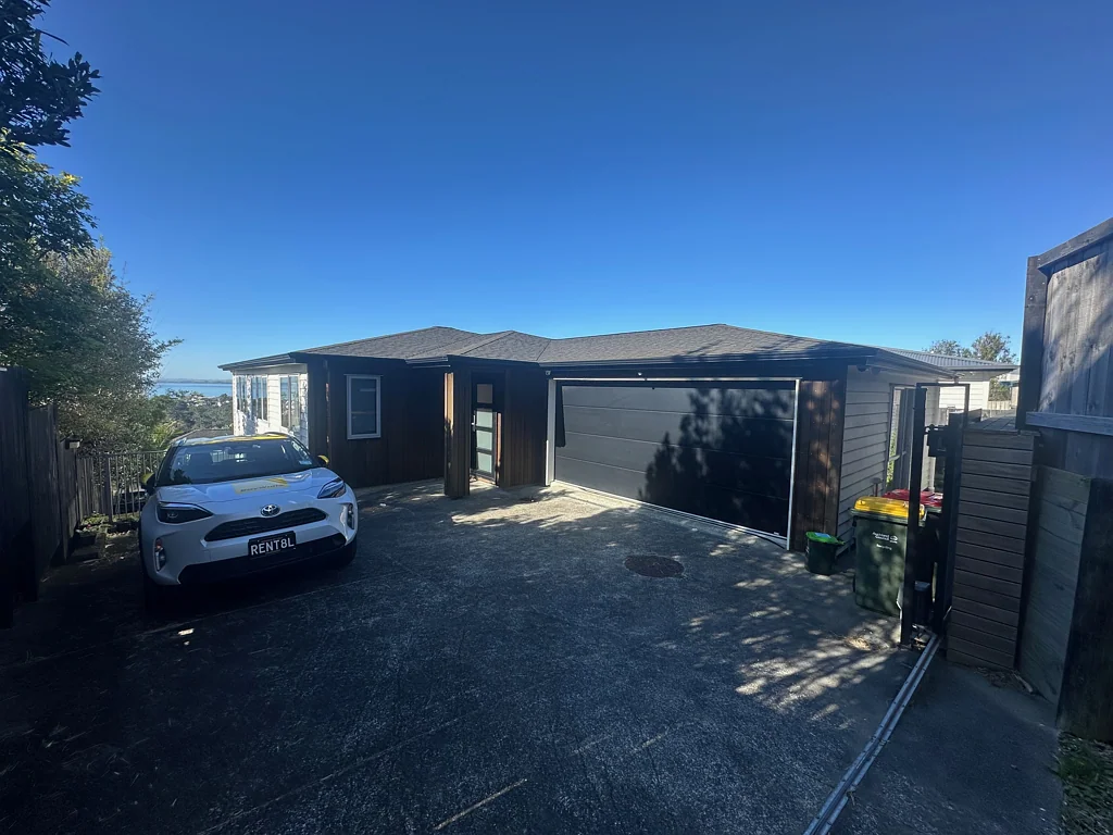 4Brm 3 Bath in Murrays Bay - Walking distance to Rangitoto College