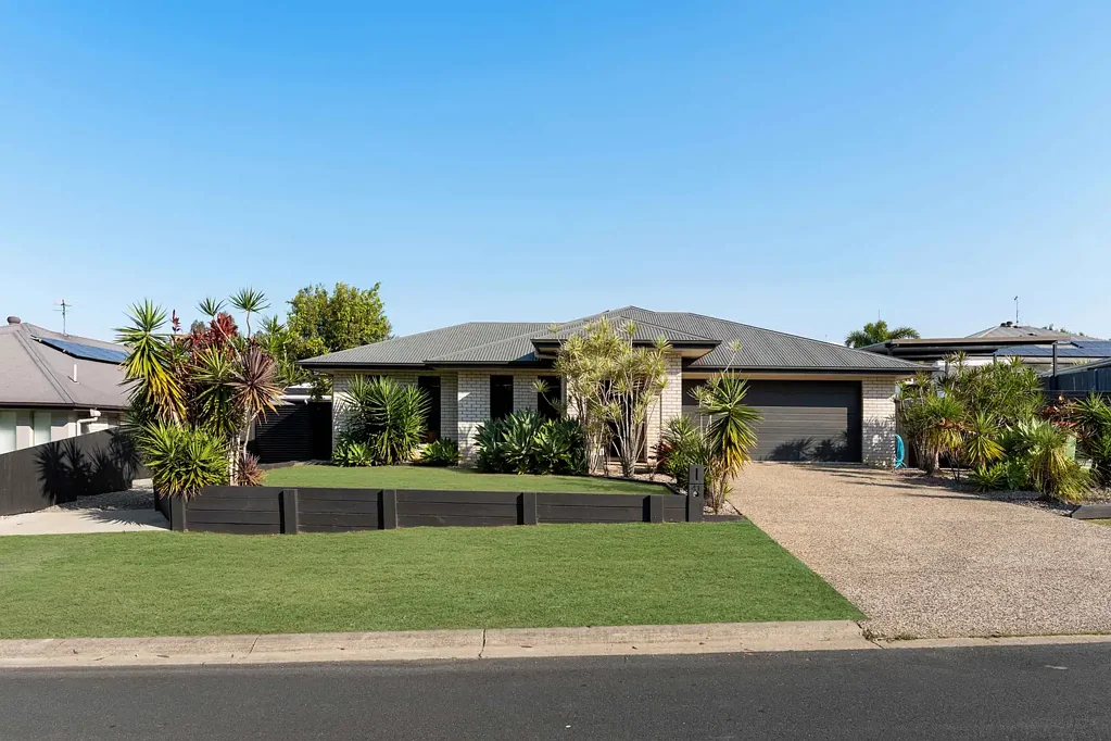 Mount Cotton 4 Slaapkamer The Perfect Family Package in Silkwood Estate - Space, Style & Side Access