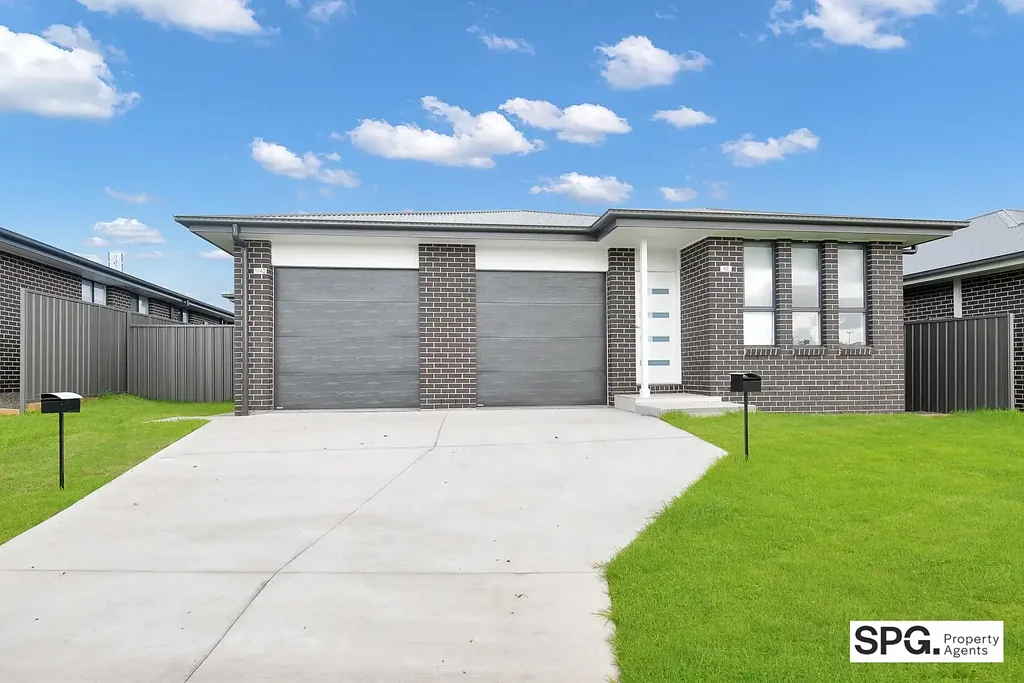 Brand-New 4-Bedroom Duplex in stunning Lochinvar