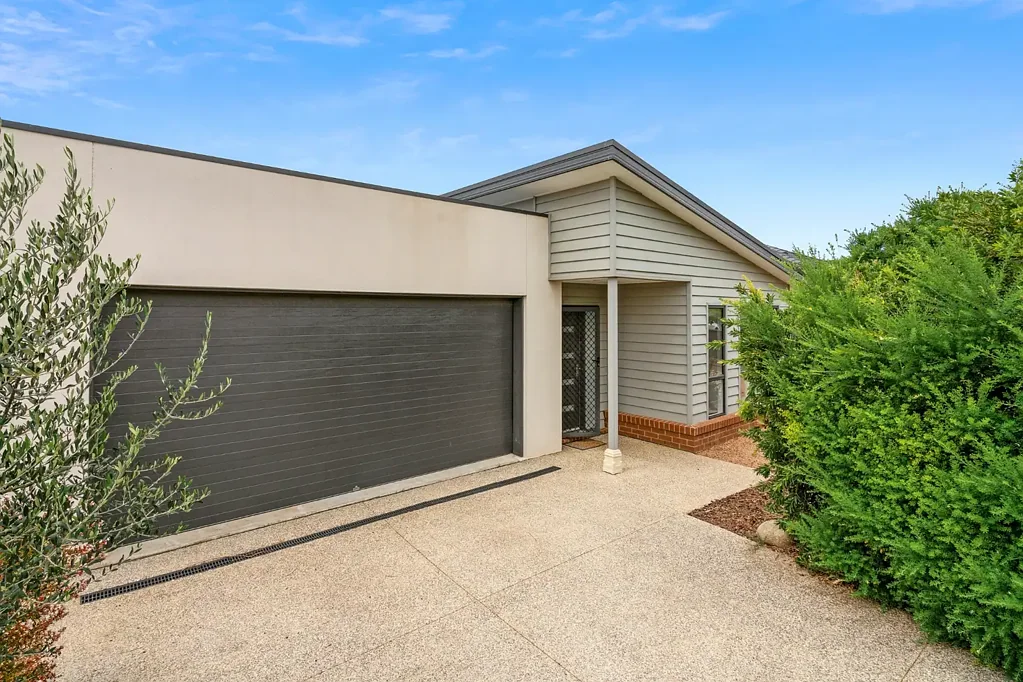 Curlewis 4房  Effortless Living in a Prime Coastal Location with Dedicated Boat/Caravan Driveway