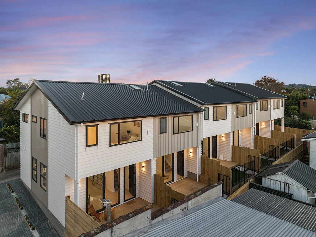 New Lynn 3ห้องนอน CCC & Title Issued! Move-In Ready!