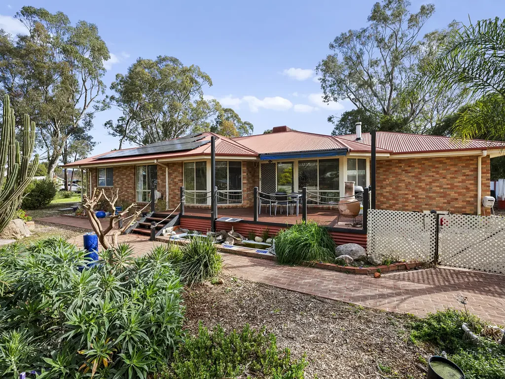 Euroa 4房  Thoughtfully Designed with Views to Balmattum Hill