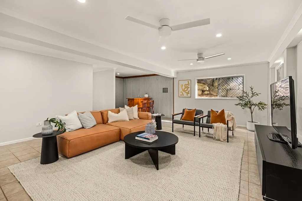 Arana Hills 3Kwarto North facing, elevated home with parks at the end of the street