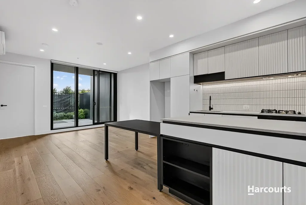 Burwood East 2Kwarto Zoned for Mount Waverley Secondary College, Moments from PLC