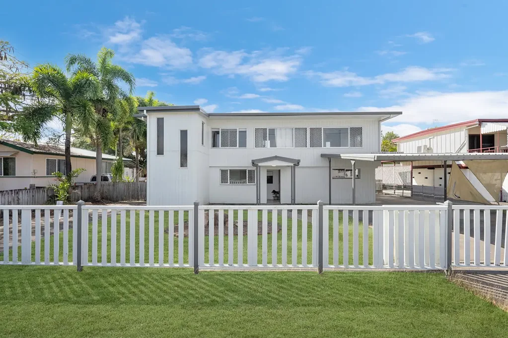Aitkenvale 4房  Spacious Family Living, Central Location, Huge Block... Welcome Home!