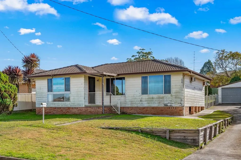 Gillieston Heights 3 Bedroom Endless Potential - Prime Location