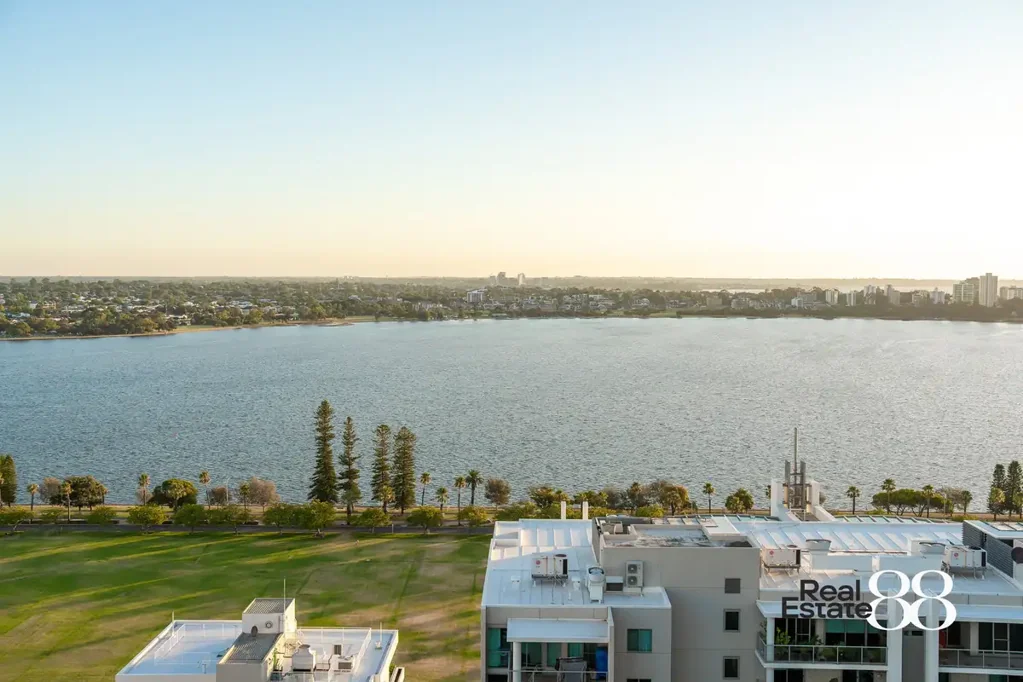 East Perth 3房  A Rare Corner Residence With Space, Light and Privacy