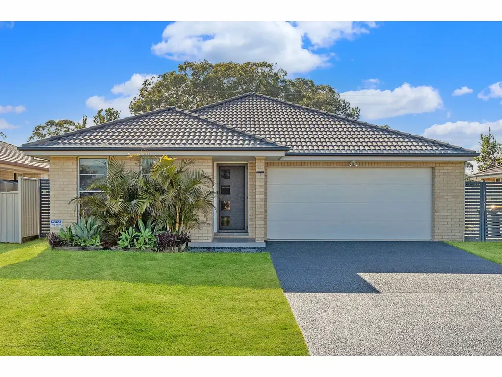 Tuncurry 4ਬੈੱਡਰੂਮ Modern 4 Bedroom Family Entertainer with Media Room & Double Garage
