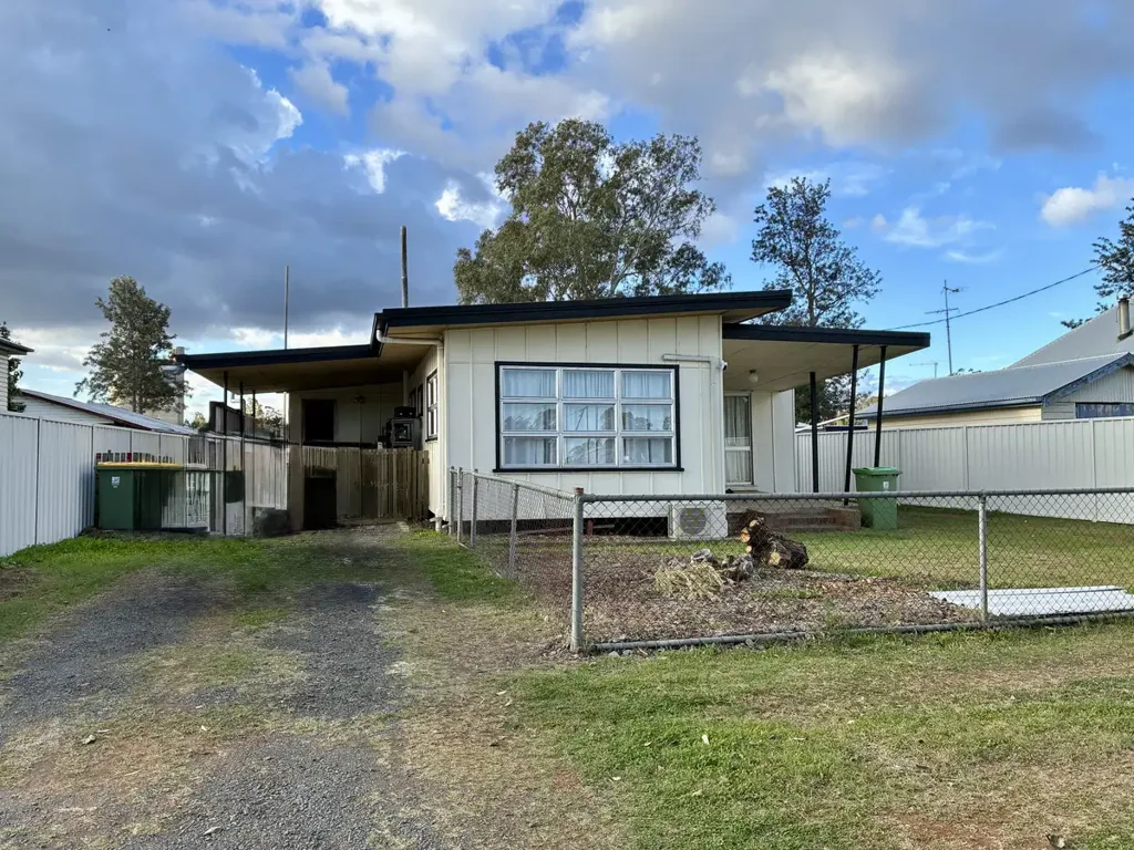 Charming Oakey Home at a Steal!