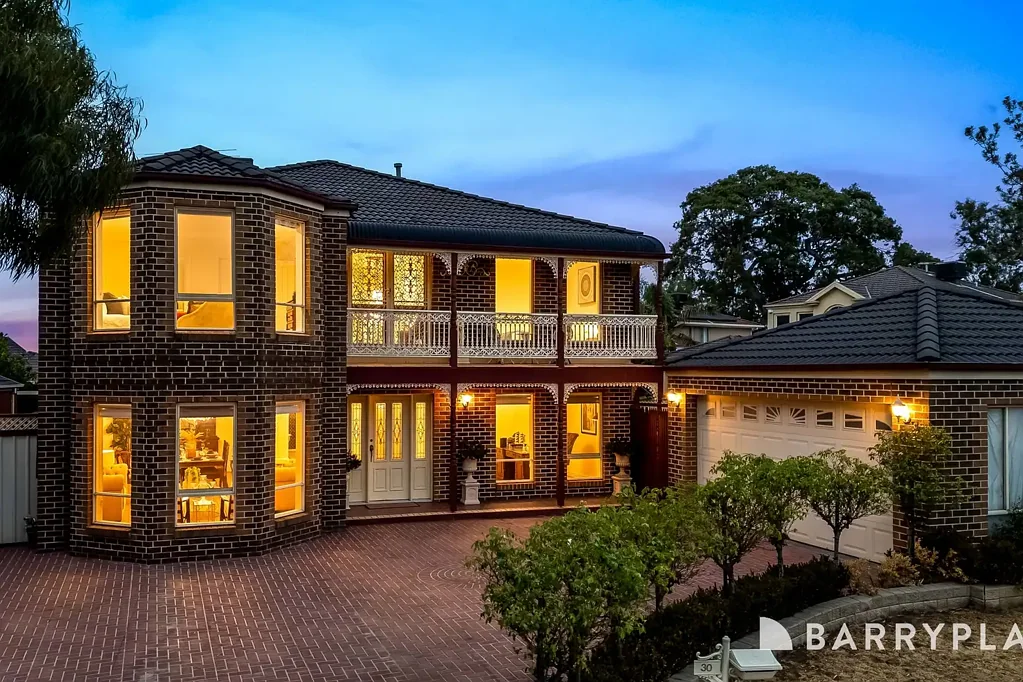 Mill Park 4房 Rivergum Estate优越位置 四卧主卧带水疗套间 石材厨房 多个生活区 优质教育选择 连通便利 Grand Family Living in the Prestigious Rivergum Estate