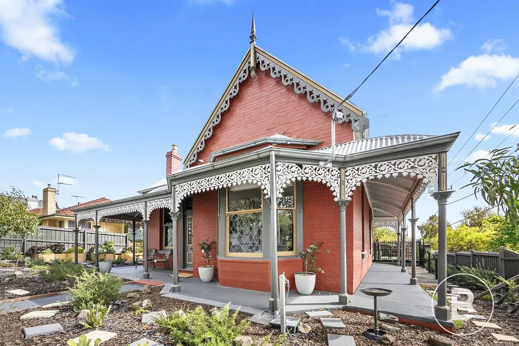 Soldiers Hill 5chambre STUNNING ICONIC HERITAGE  SOLID BRICK HOME WITH ARCHITECTURALLY DESIGNED EXTENSION.