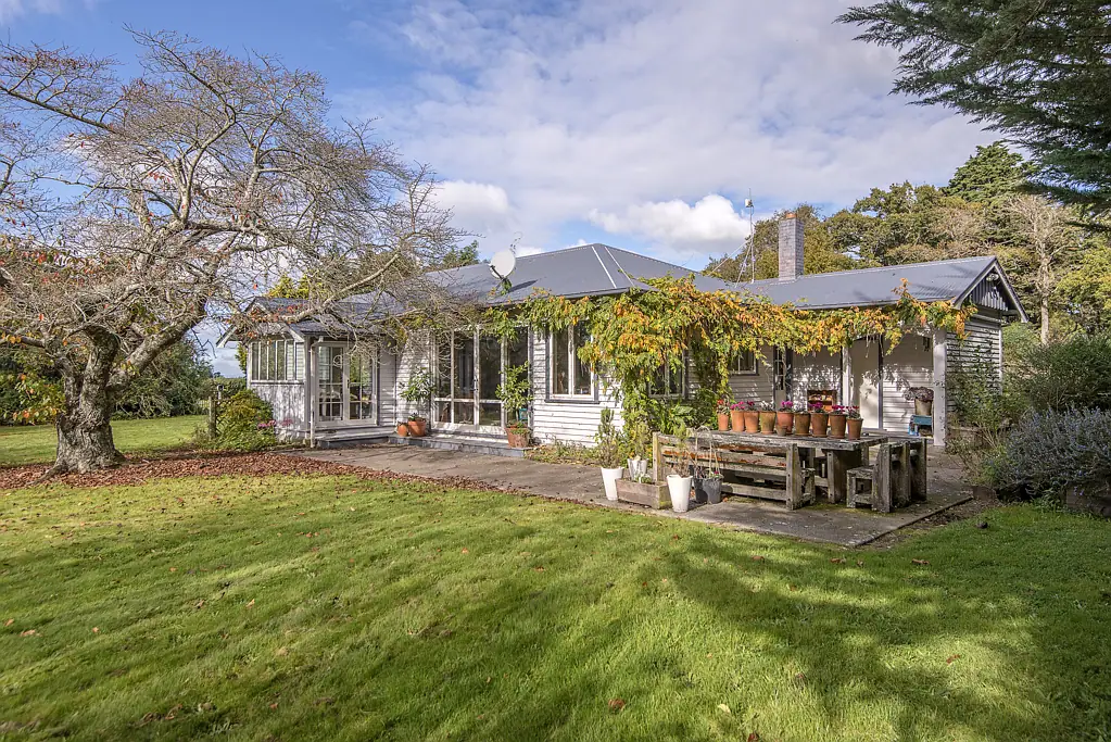 Darfield  Character home with river nearby