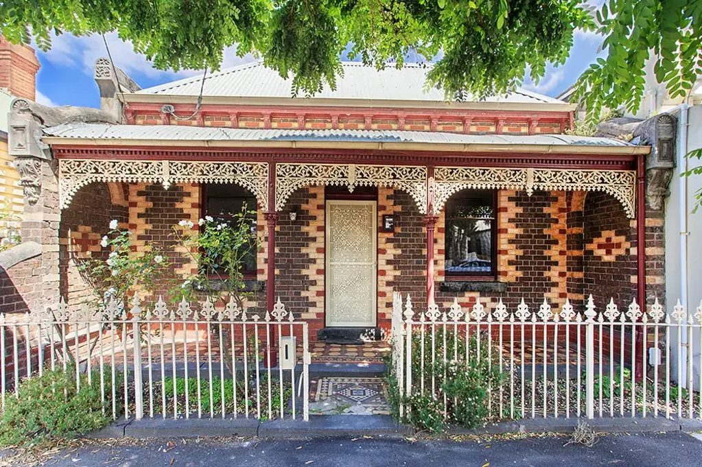 A Golden Find on Gold Street! Freshly Painted 3 Bedroom House With Large Secluded Rear Garden