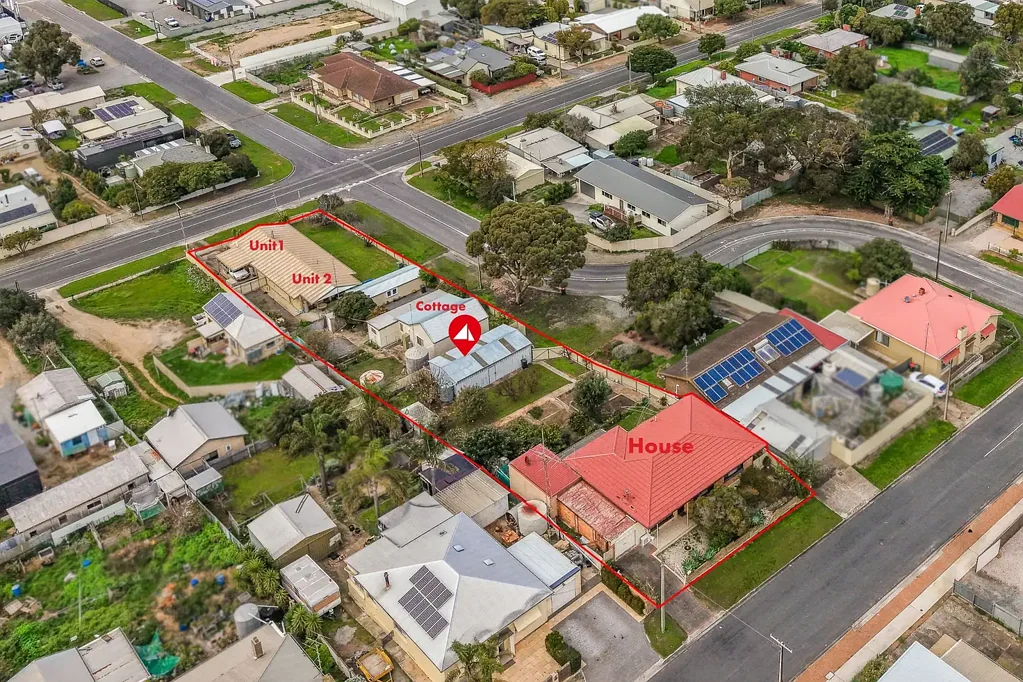 Port Lincoln 9침실 Rare Multi-Title Investment Opportunity in Port Lincoln – Four Dwellings on Over 1,900sqm with Dual Street Access