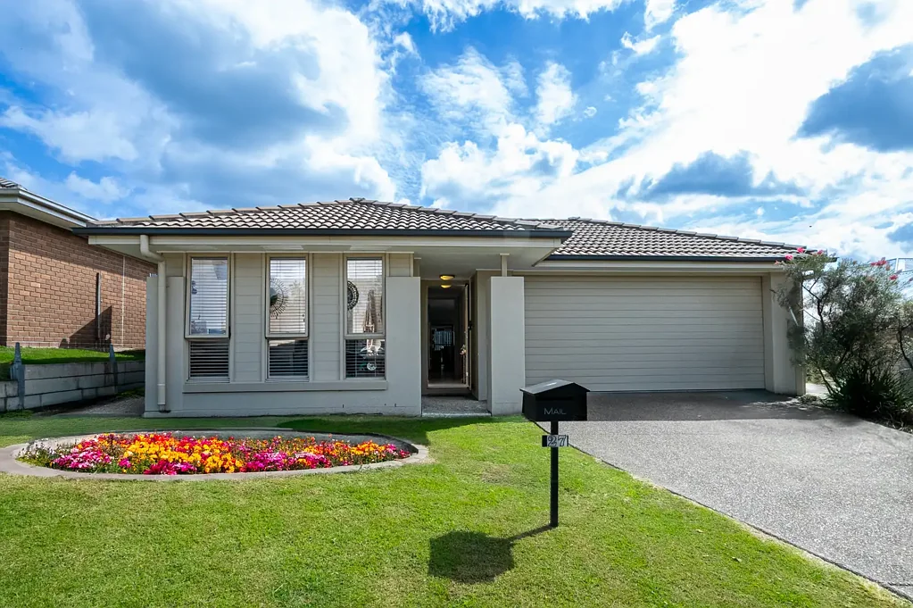 Redbank Plains 4chambre Ideally Positioned for Convenience and Lifestyle