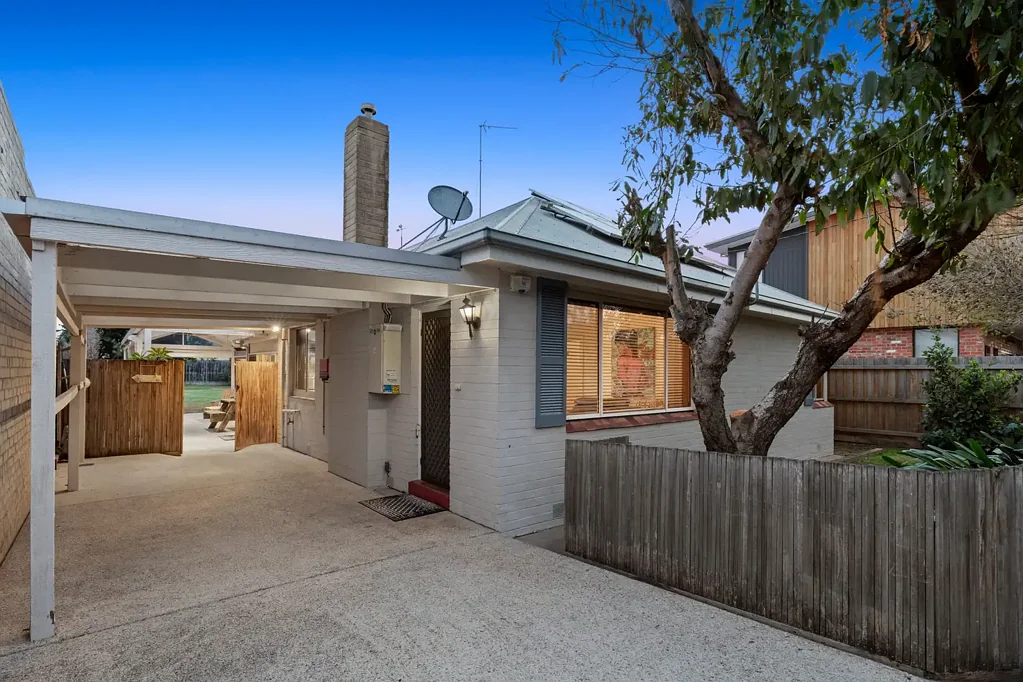 Barwon Heads 4 Slaapkamer Prime Village Location with Endless Potential
