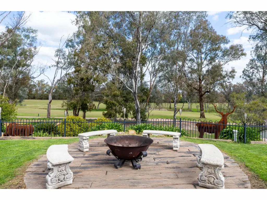 Thurgoona 3ਬੈੱਡਰੂਮ THURGOONA | Golf Course Living at Its Finest