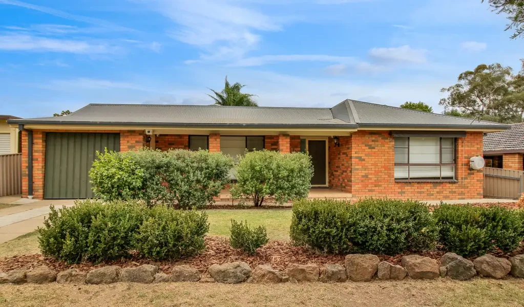 Large family home with shed!