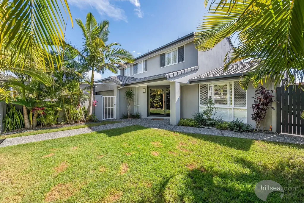 Runaway Bay 4બેડરૂમ EXQUISITE EXECUTIVE HOME