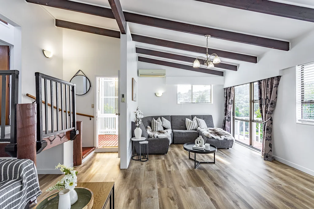Stokes Valley 3房  Three Bedrooms With Sun and Privacy
