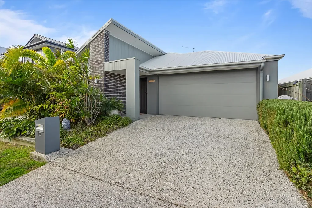 Newport 4침실 Contemporary 4-Bed + Study Home in Coastal Newport with Solar, Shed & Walk-to-Everything Location