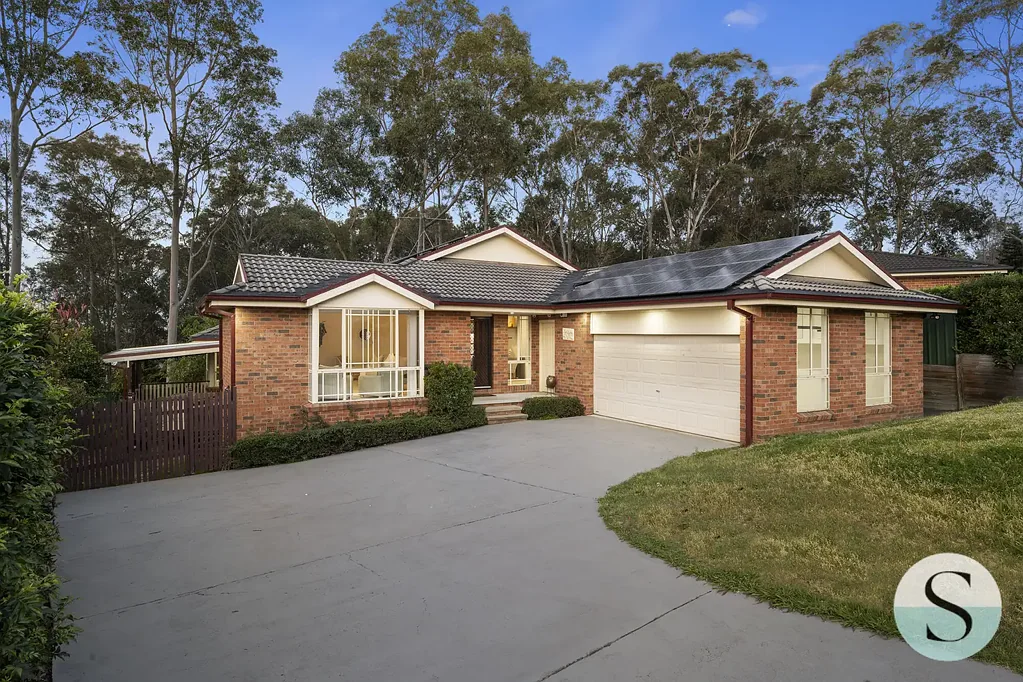 Fletcher 5Zimmer Single Level, Space For Every Stage, Multiple Living Zones, Home Office, Solar, Large Garaging & Parking, Covered Deck, No Rear Neighbour!