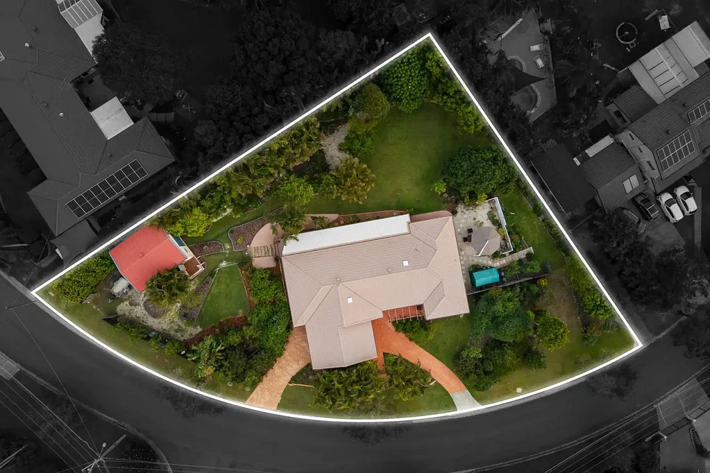Alexandra Hills 4房 街角地块 79米临街宽 四卧两卫 主卧带按摩浴缸 中央空调 成熟果树 靠近学校购物中心公园 79M FRONTAGE CORNER BLOCK WITH SHED IN ALEXANDRA GARDENS