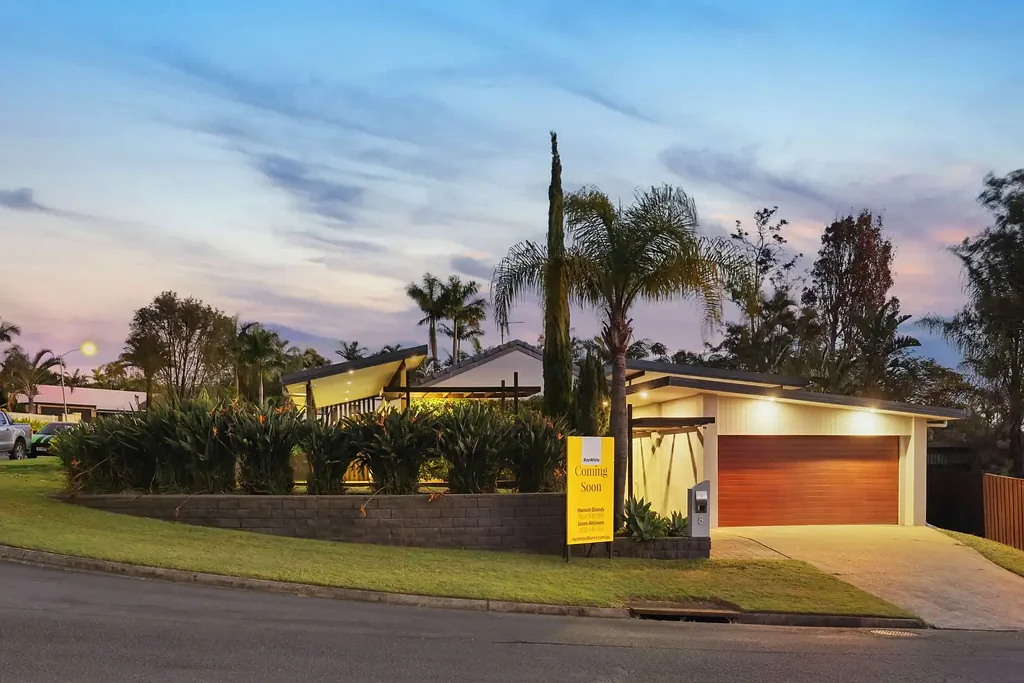 8 Lowanna Drive, Ashmore, QLD 4214
