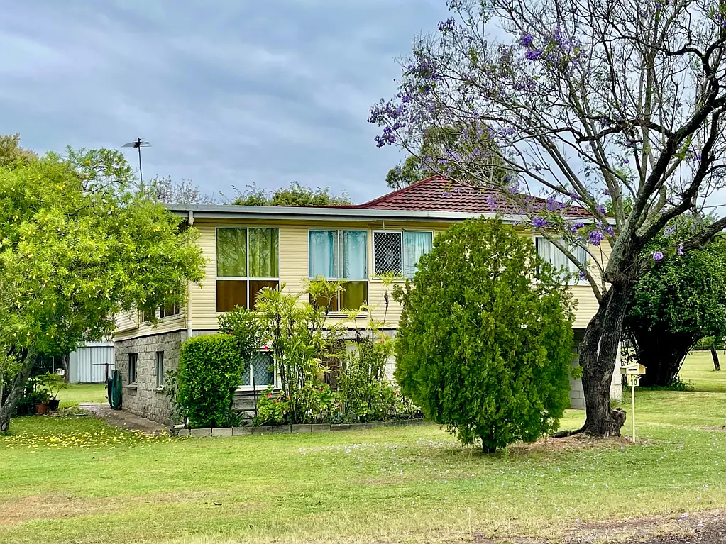 10 Cornish Street, Bundamba, QLD 4304