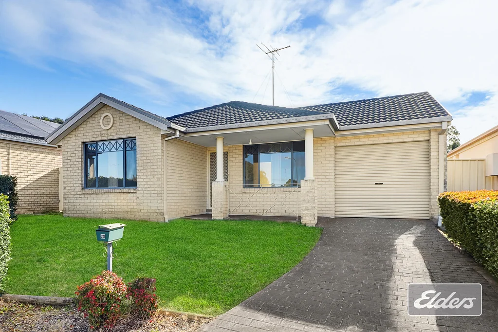 Charming Family Retreat in Prime Quakers Hill Location – Walk to Train Station!