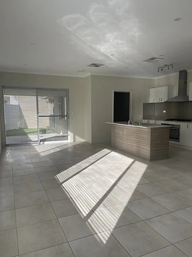 ਰਹਿਣ ਵਾਲਾ ਕਮਰਾ - 12 Doyle St, Morley, WA 6062