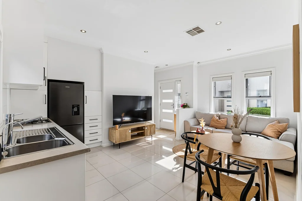 Royal Park 2房  Practical, Modern & Perfectly Positioned Unit