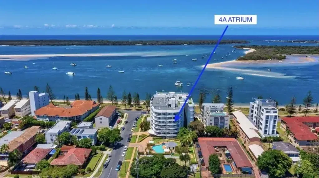 Biggera Waters 2部屋 VACANT & READY FOR YOU TO MOVE STRAIGHT IN!
FANTASTIC HINTERLAND & BIGGERA CREEK VIEWS